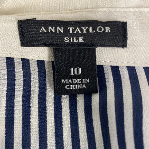 Ann Taylor Blue Cream Preppy Silk Pinstripe Academia Button Down Shirt Size 10 - Picture 7 of 9